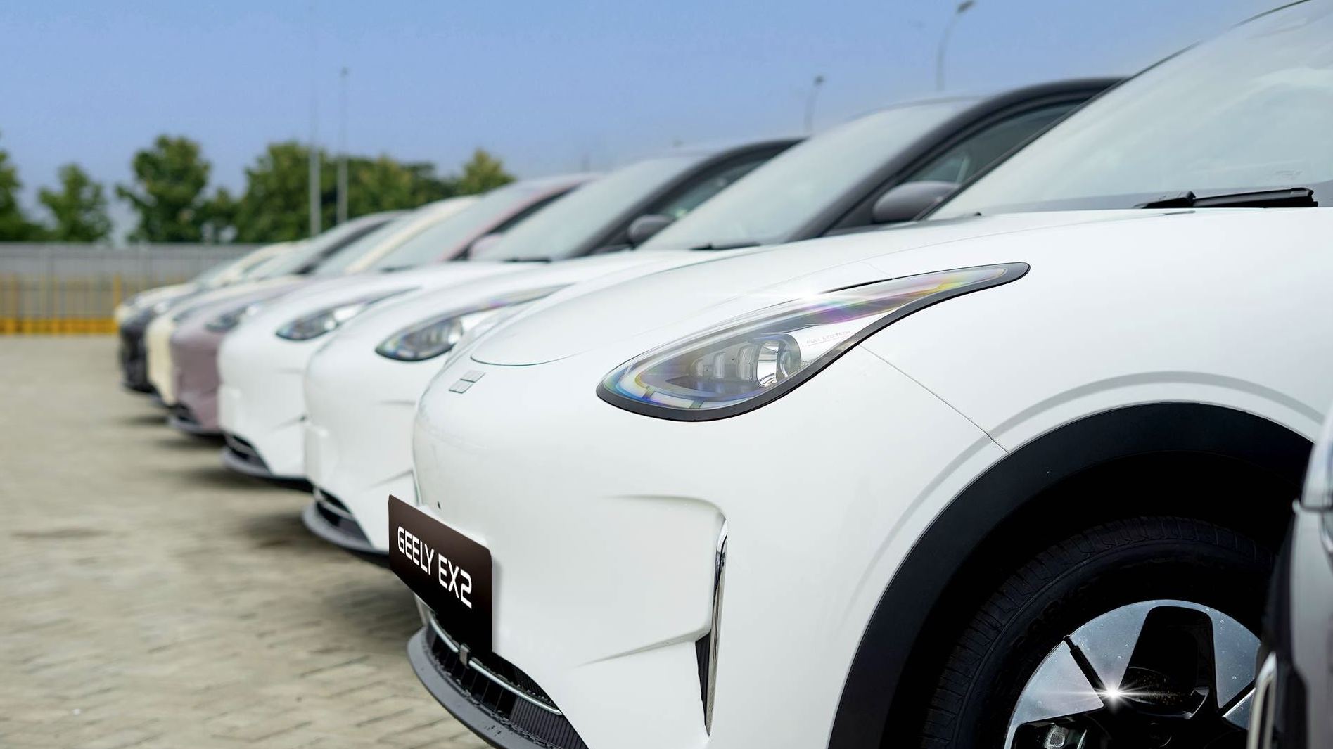 Geely Indonesia Mulai Produksi Lokal EX2, Targetkan TKDN 60 Persen pada 2026